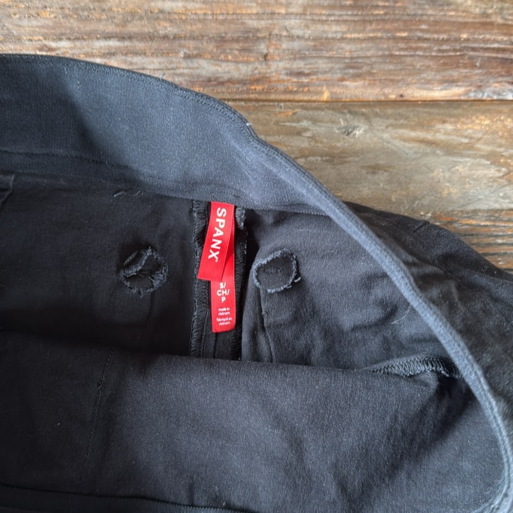 SPANX tummy control flat front 5” black shorts‎ size Small - Picture 5 of 7